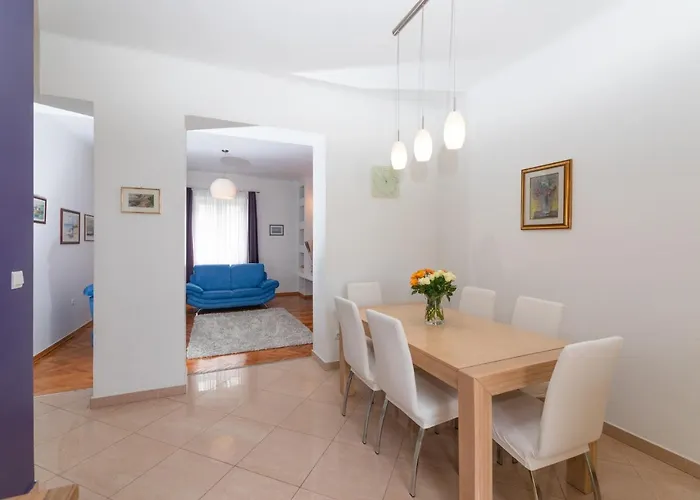 Spacious In The Center-aspalathos