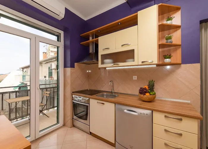 Spacious In The Center-aspalathos Split