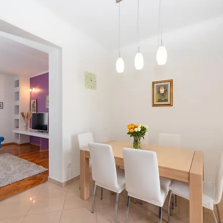 Spacious In The Center-aspalathos شقة